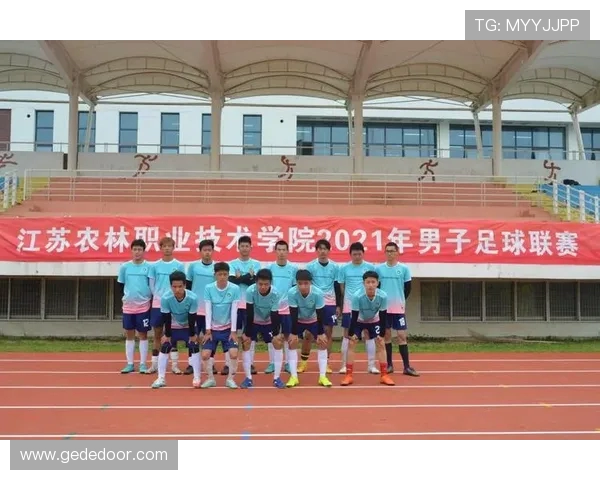 武汉足球队耐力探秘：从训练到比赛的坚持与拼搏精神